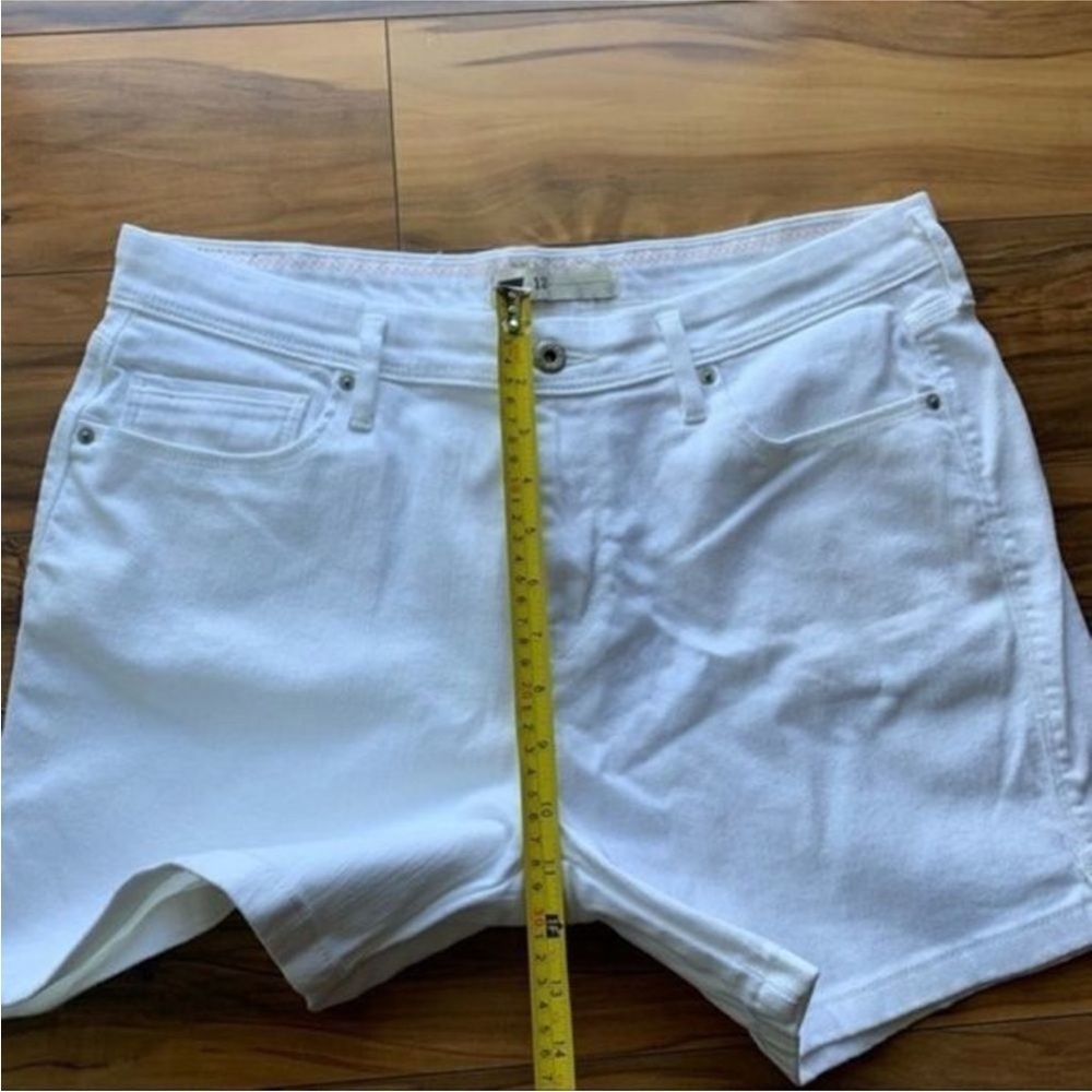 Levi’s white denim shorts 12 - Picture 4 of 7